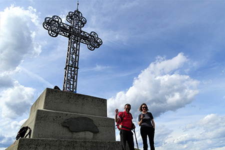 Trittico di cime lariane con gioiello romanico nella Valle dell’Oro il 27 aprile 2019- FOTOGALLERY